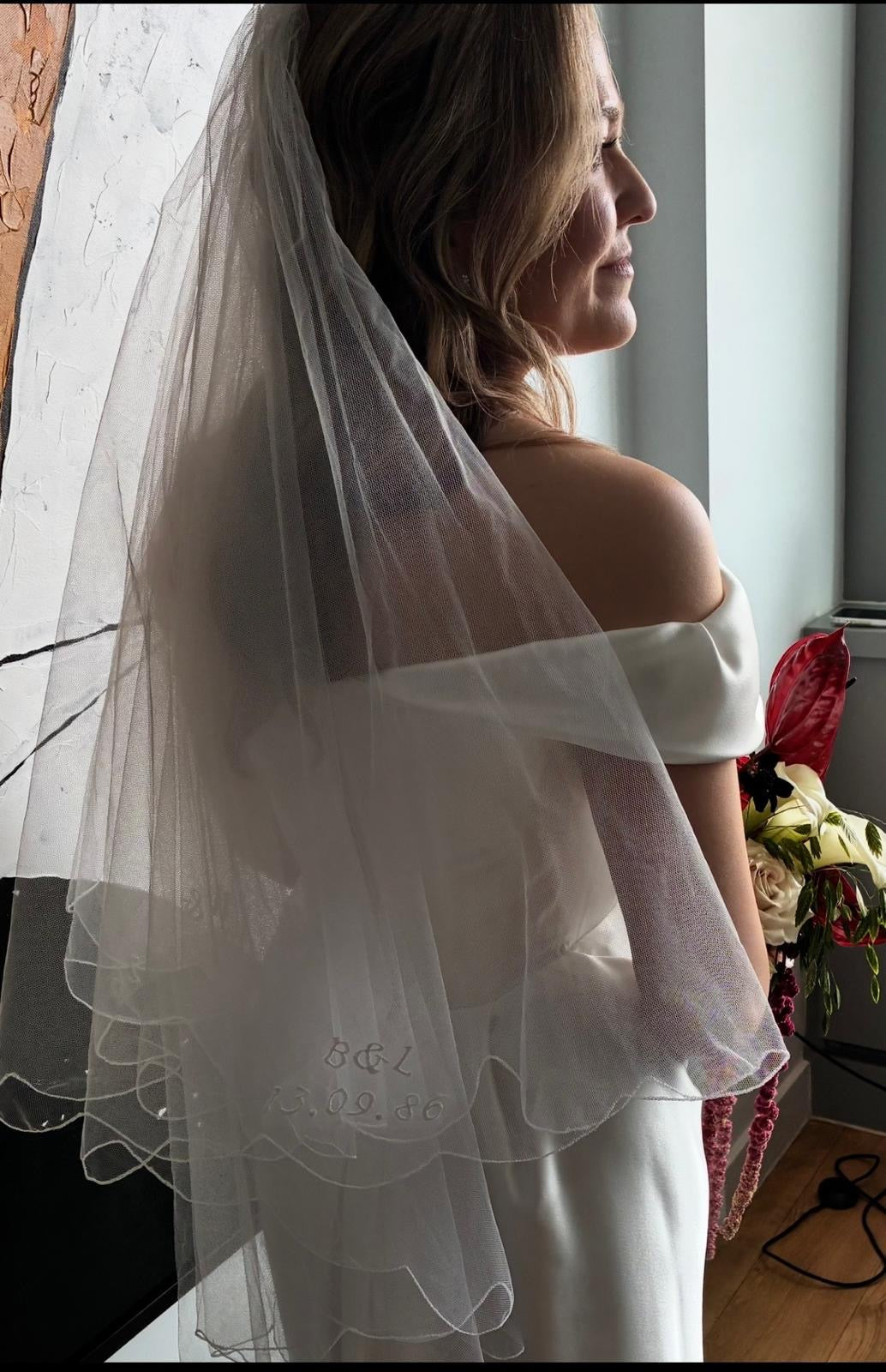 Good news - you can now order embroidered initials and date for your veil online!!